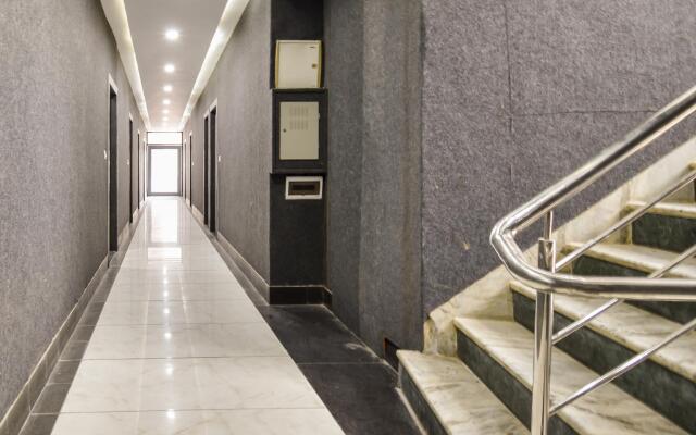 SPOT ON 74760 Hotel Surya Palace