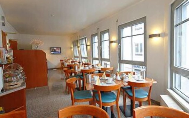 Alfa Hotel