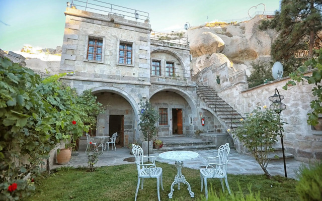 Traveller's Cave Hotel