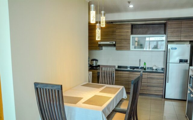 Spacious Hampton's Park Apartment with Working Space