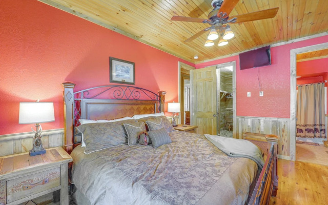 4 Mi to Grandfather Mountain: Cabin in Newland!