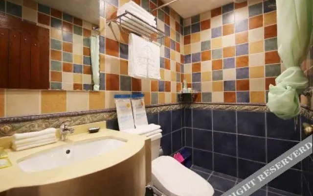 Yake Town Holiday Hotel (Changchun Qingnian Road CRRC Railcar Factory)
