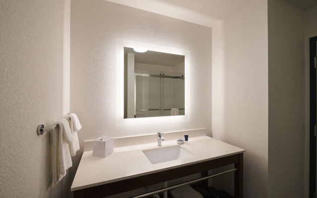 Four Points by Sheraton Cleveland-Eastlake