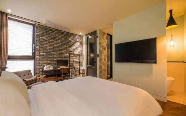 Hotel March