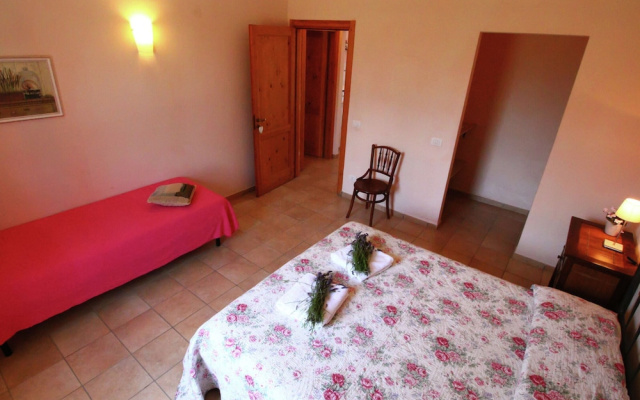 Exotic Farmhouse in Montalto di Castro near Sea
