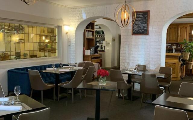 Au Cheval Blanc Hôtel et Restaurant