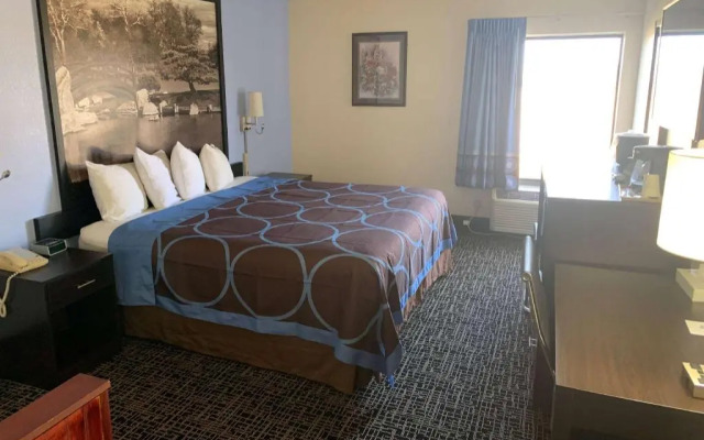 Super 8 by Wyndham Galesburg