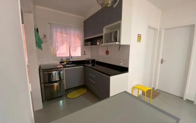 Casa em Bertioga condomínio 250 metros da praia