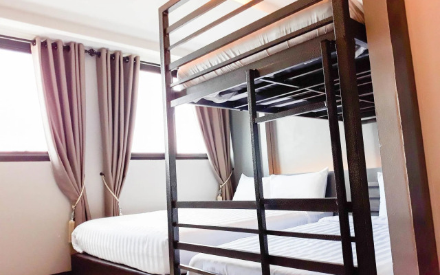 Lux Rooms Night Bazaar