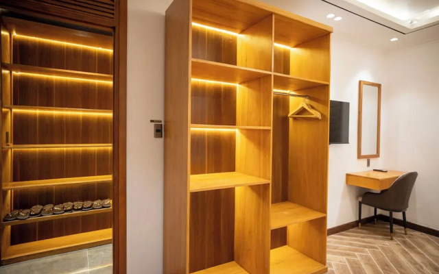 La Fleur Premium Central Apartment