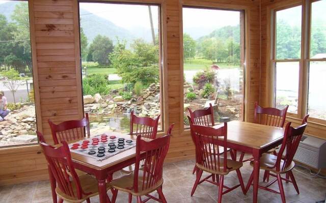 Jonathan Creek Inn and Villas