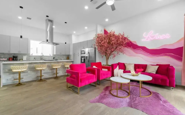 Downtown Houston 3BR Bachelorette Escape