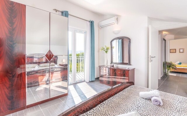 Amazing Home in Linardici With Wifi and 6 Bedrooms