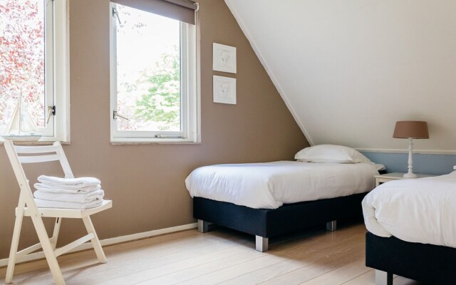 Charming Holiday Home in Burgh-Haamstede near Beach