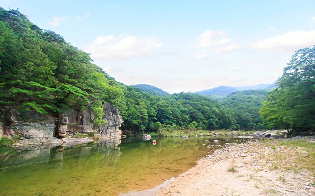 Goesan Hwayang Valley Water Zone Pension