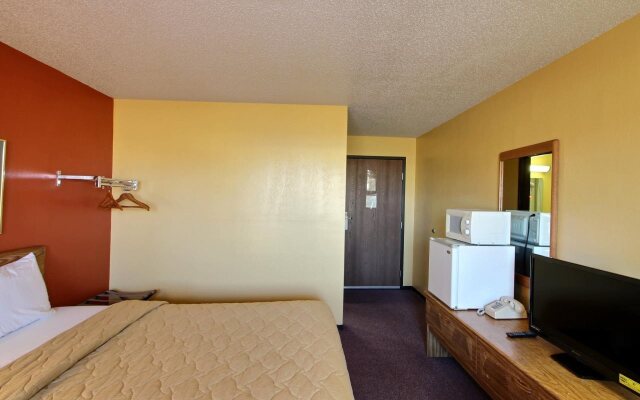 Belgium Inn & Suites