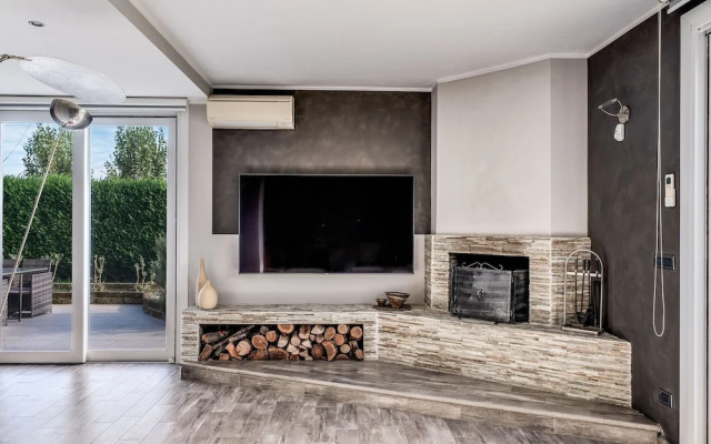 F Tale Country House