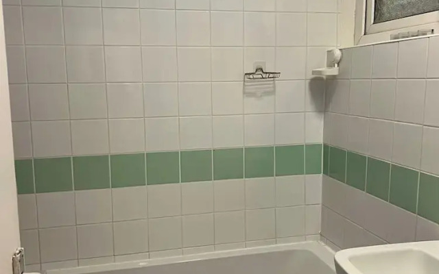 Flat-sleep2bathtub-netflix-heart of London-balcony