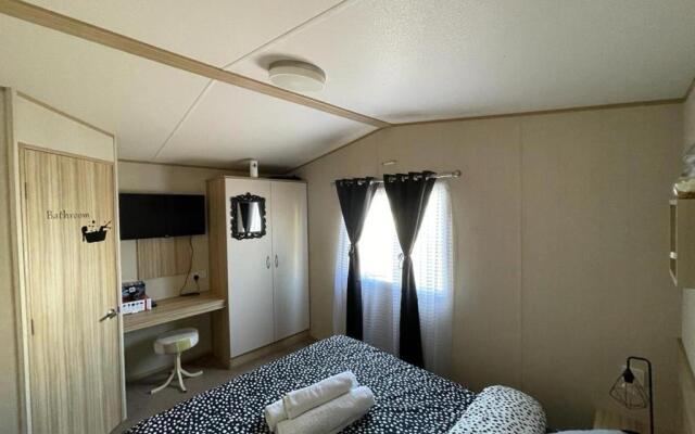 Holiday Park Caravan Fluffy in Harts Holiday Park