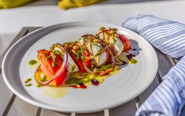 Hotel Centro Sonoma Wine Country, Tapestry Collection Hilton