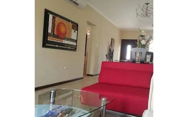 Gold Coast Luxurious and Stylish Condo