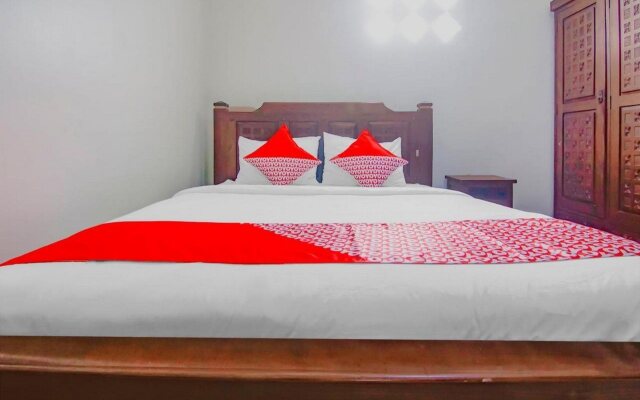 OYO 90094 Gayatri Residence