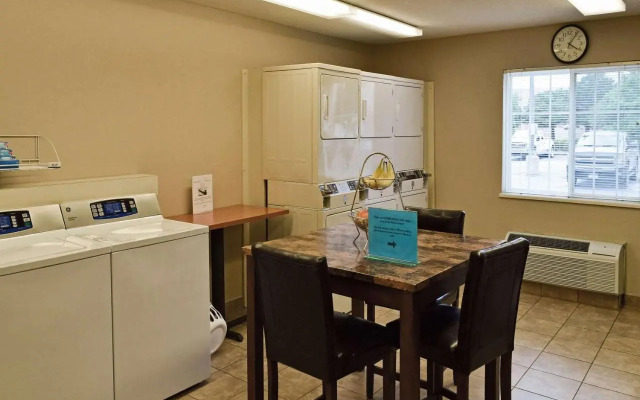 Candlewood Suites Kansas City-Overland Park