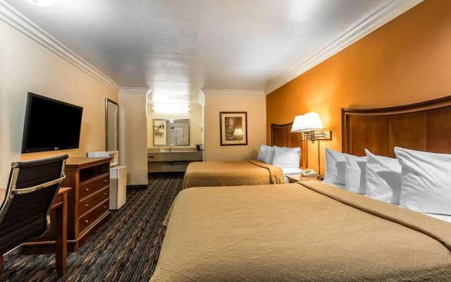 Quality Inn Lake Elsinore I-15
