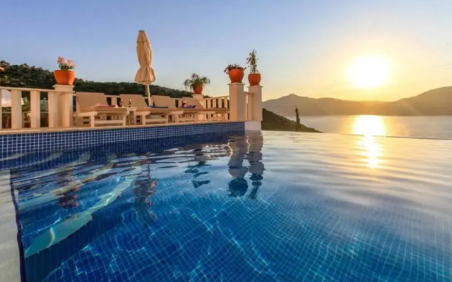 Ketchy Villa , Sleeps 14 , Infinity pool , Wifi , Sunset