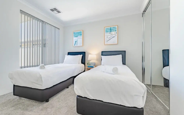 Bright & Airy 3-bed House Near Rockingham Beach