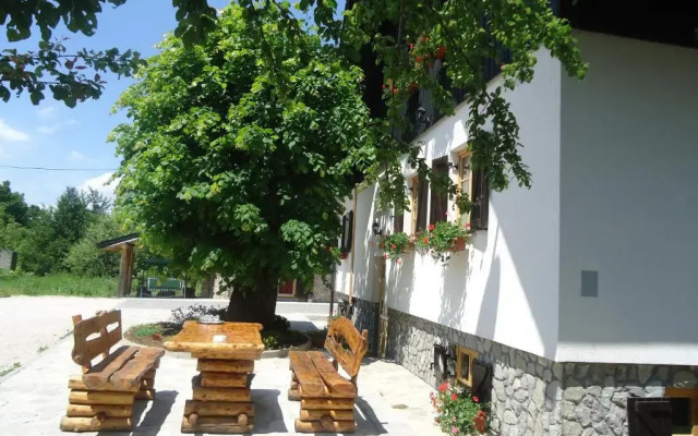 Rustic Inn River 2