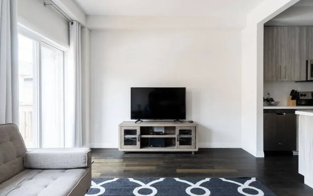 Deluxe Three Bedroom Townhouse