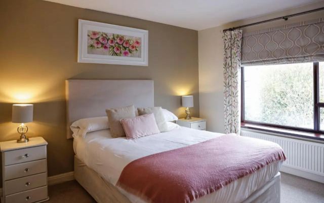 Stylish family home in desirable Penylan + Parking