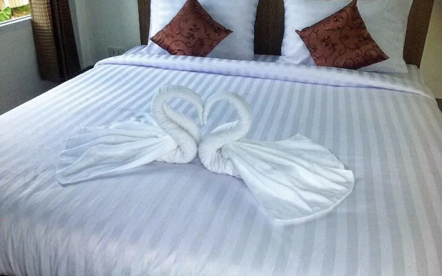 Bed and Boat Ao Payoon Resort