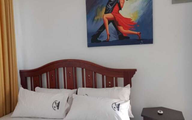 Lux Suites Royal Palm Studio Apartment