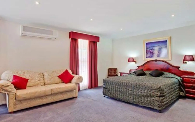 Bushmans Motor Inn