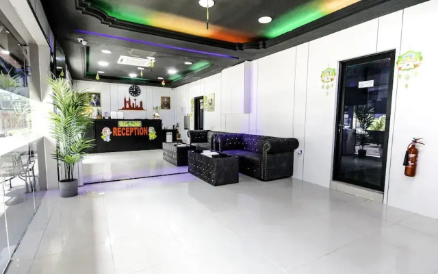 Red Velvet Inn Hotel