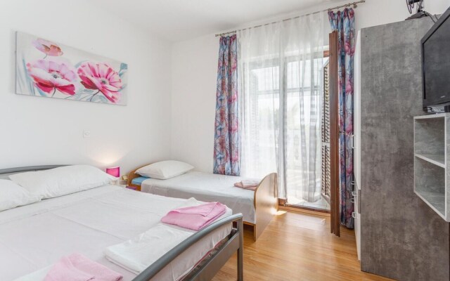 Stunning Apartment in Gabonjin With 1 Bedrooms and Wifi