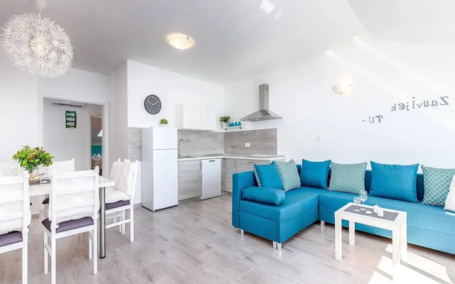 Charming Villa in Dramalj with Hot Tub