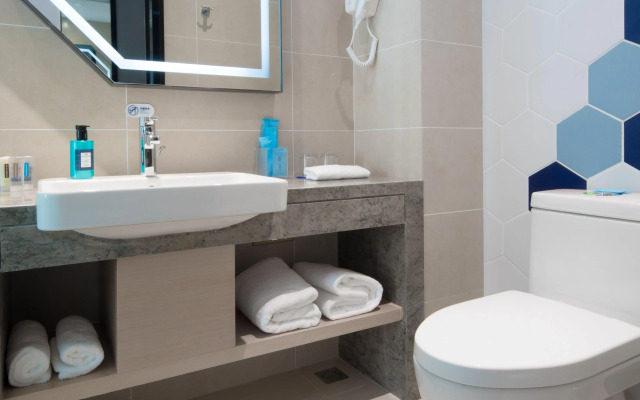 Holiday Inn Express Qidong Downtown