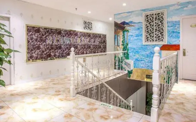 Loft Holiday Hotel (Lianyungang Minzhu Road Old Street Branch)