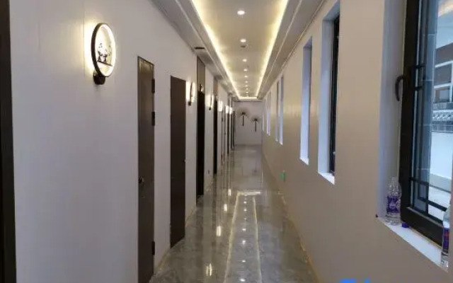 Wuhu Langting Guanlan Hotel (Fangte Amusement Park Jiuz Ancient Town)