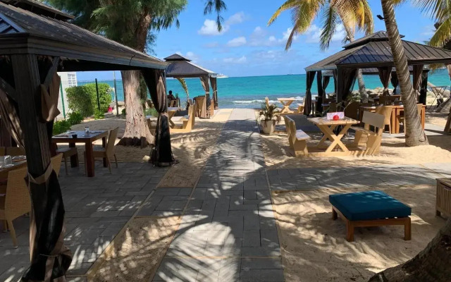 Deja Blue - Comfortable Beachfront condo