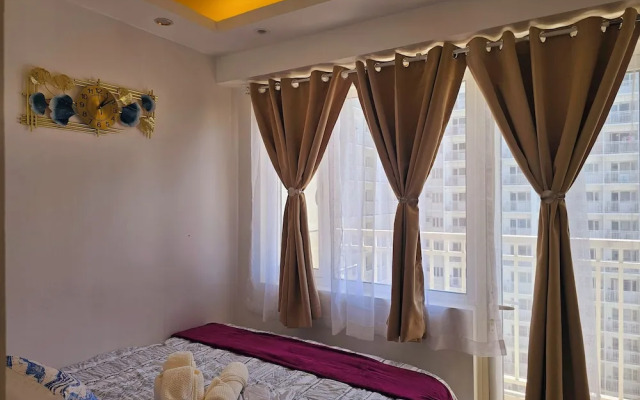 Hannah Crib at Shore Residences