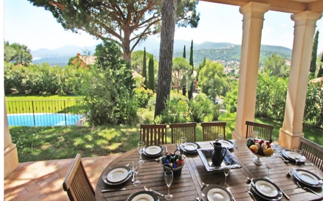 Spendid Holiday Home in La Croix-valmer With Swimming Pool