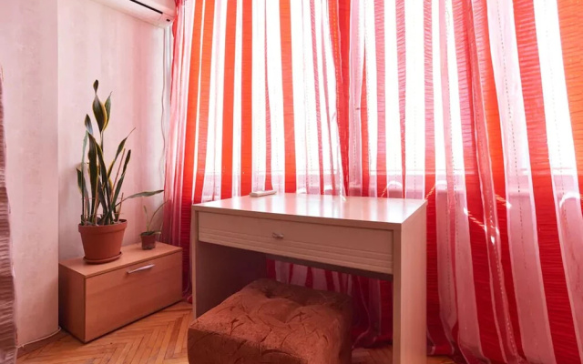 Апартаменты Home-Hotel, ул. Раисы Осипкиной, 7А