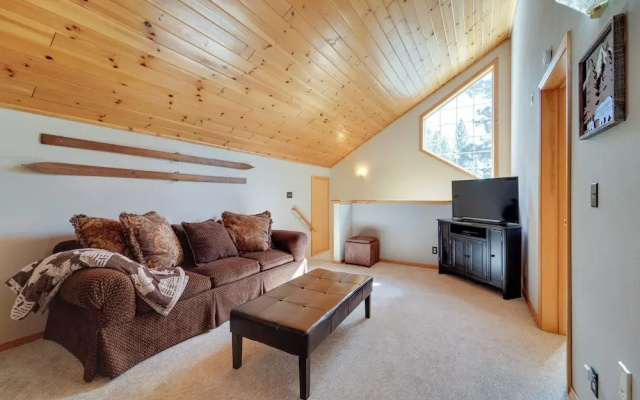 4 Mi to Downhill Ski Resort! Spacious Family Haven