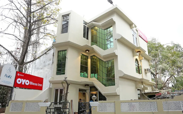 OYO 28614 Bless Inn