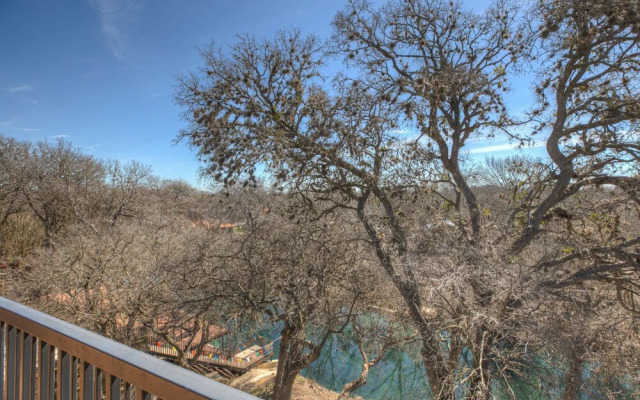 Luxury Riverfront Condo 1 BLK to Schlitterbahn!