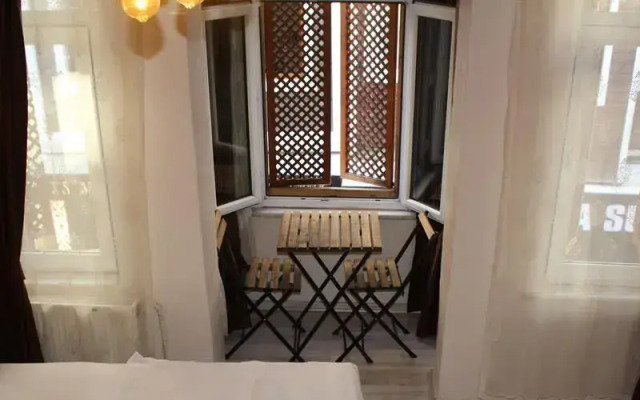 Taksim BrickTown Suite